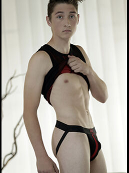 Simon Caress
