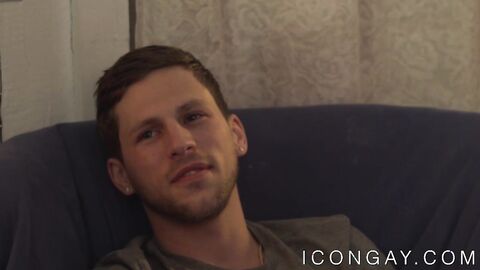 Irresistible JD Phoenix bottoming for handsome Roman Todd