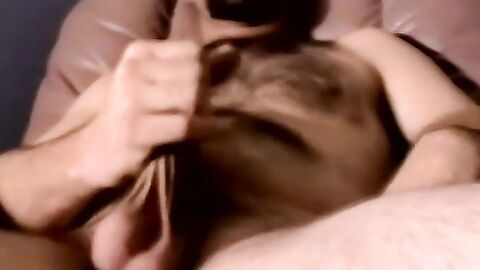 Hardcore masturbation with older dude with hairy chest