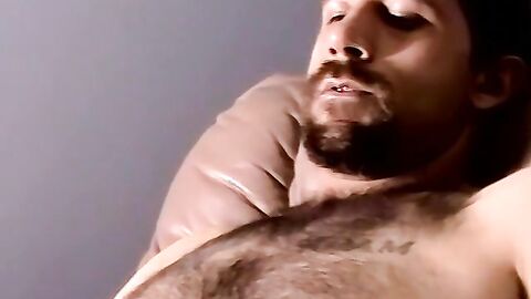 Hardcore masturbation with older dude with hairy chest