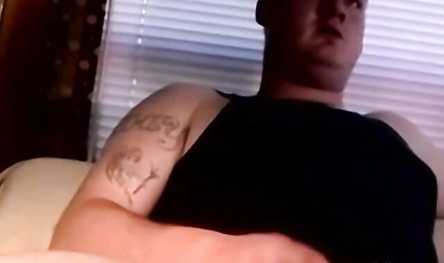 Mature gay sucks a fat guys cock while he was masturbating