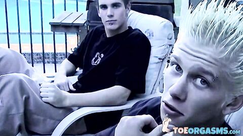 Straight guys Evan Heinze and Ian Madrox put on a little sexy foot show