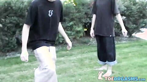 Straight guys Evan Heinze and Ian Madrox put on a little sexy foot show