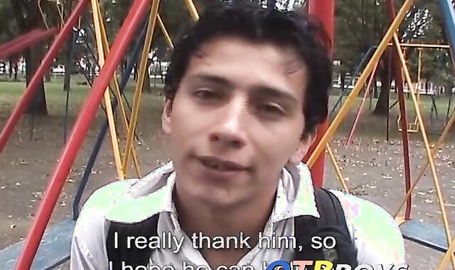 Cute twinks Alfonso and Cesar stuff each other in a shower