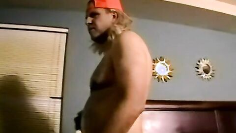 Blond mature surfer blown by mature chubby dude and cums