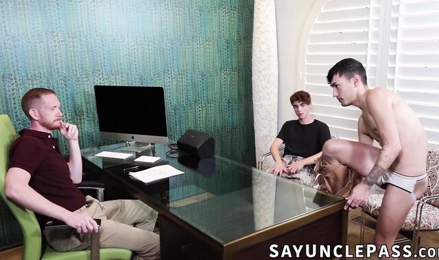 Brody Kayman fucks his twink patient while his boyfriend jerks off