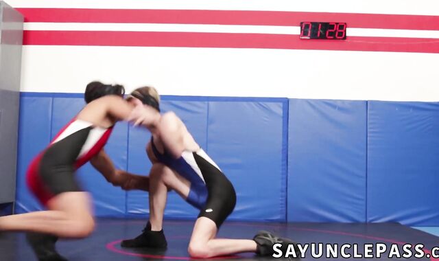 Alfonso Osnaya lets Jordan Lake dominate him and devour his hole