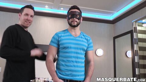 Dude wears mask while he is sucked off by very hot jock