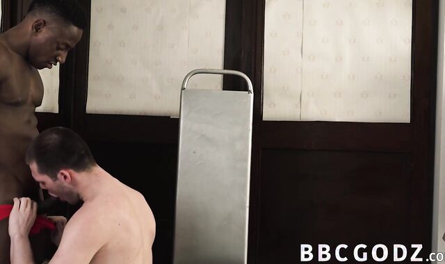 BBC jock Liam Cyber barebacks his hairy white stud Penn