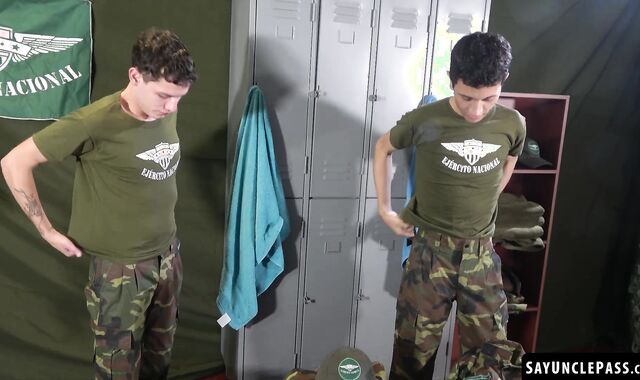 Twinks Jake Lotti and Will Nouvak turn the room into a cock fest