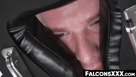 FalconsXXX.com - Fit hunks with a passion for massage get naughty and start raw fucki