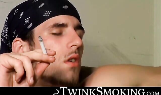 Handsome Chain let horny Marke sucks and jerks his cock while smokin his marlboro