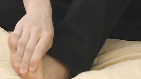 Foot fetish twink Winter Vance gets kinky toe licking in 69