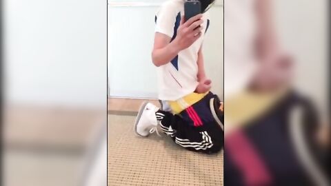 Twink Handjob Amateur Video - Sehr Geil