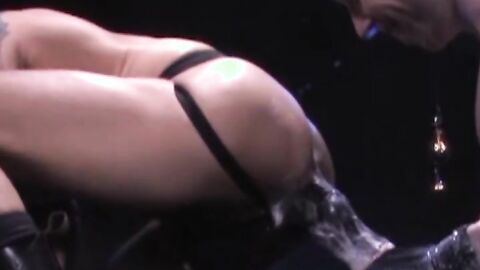 Billy works over Lee's muscle ass, stretching and sliding all the way until both Bill