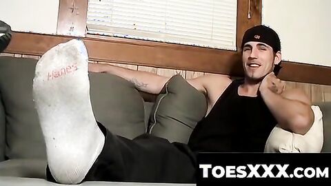 ToesXXX.com - Twinkie's sensual foot massage and mutual cumming