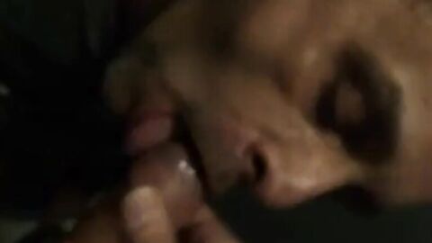 Ma bouche remplie de jus: une pipe pour un gros pénis