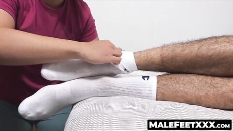 MaleFeetXXX.com - Bearded Maui's shock at waking up to his giant foot being sniffed a