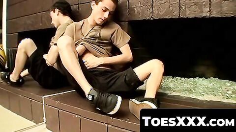 ToesXXX.com - Skinny guy's big dick rubdown with feet