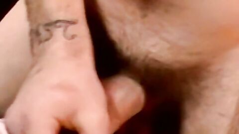 Real amateur homo gets a blowjob until shooting a cumload
