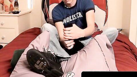 ToesXXX.com - Good looking dick rider's foot tease and solo cum