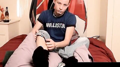 ToesXXX.com - Good looking dick rider's foot tease and solo cum
