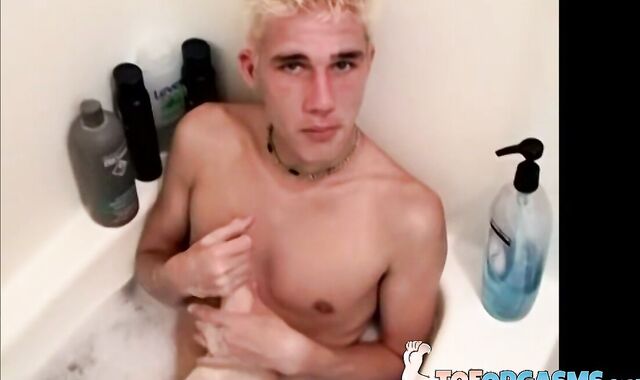Sexy dude Jarrod Prince is into hot foot play with sucking and licking