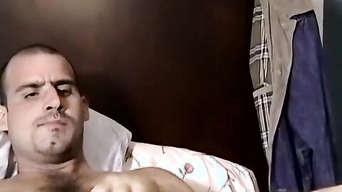 JoeSchmoeXXX.com - Amateur dude Tom wanks and swallows a massive cock on a bed