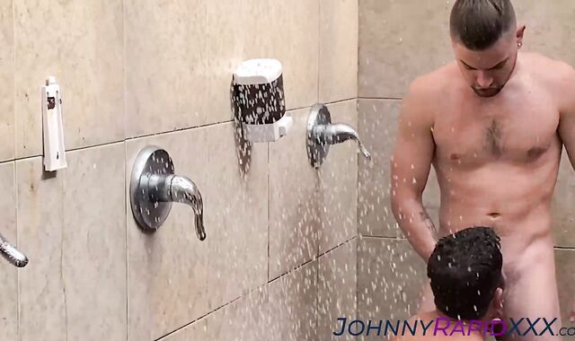 Sexy inked hunk Mitch Cox fucks Johnny rapids tight hole
