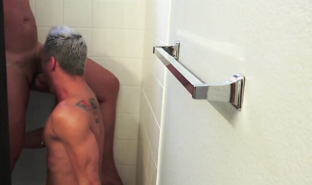 BreedingMeRaw.com - Huge hunk slides his raw cock into tattooed guy's tight ass