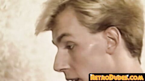 RetroDudes.com - College dudes enjoy cock sucking party in dorm room