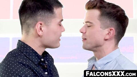 FalconsXXX.com - Hansome man barebacks hunk after sucking big fat dick in a wild ride