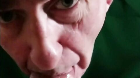 Hunk Gets Amateur Blowjob and Cum Tribute