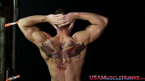 Bodybuilder finds release in solo show after taking snaps