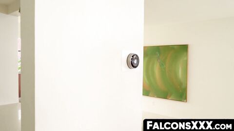 FalconsXXX.com - Jock gets his tight hole barebacked after a juicy rimming session