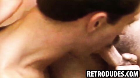 RetroDudes.com - Retro hottie Steve Collins strips and sucks Kayes cock whole with hu
