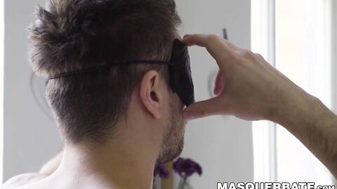 Amateur model Harry Parkers solo jerking after nice shower