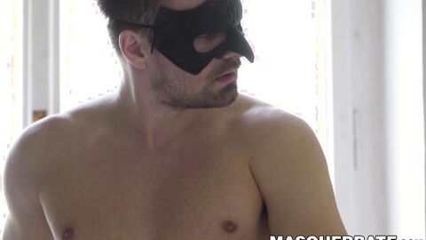 Amateur model Harry Parkers solo jerking after nice shower