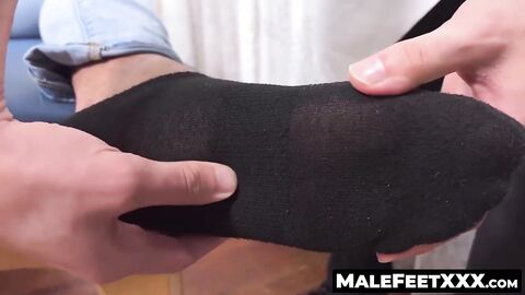 MaleFeetXXX.com - Hunky Maui strokes his cock while his feet are