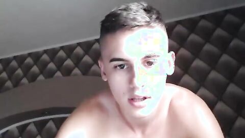 2 Naked Muscular Hunks on Webcam