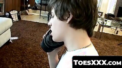 ToesXXX.com - Twink's toe-sucking and intense anal stuffing session