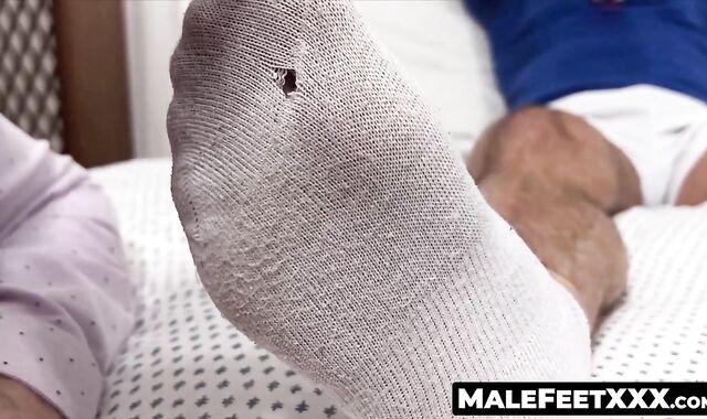 MaleFeetXXX.com - Muscular AJ Stud's tired, sweaty feet revived by a