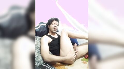 I am Majid. I love the fleshy dicks of adult men with swollen veins full of water