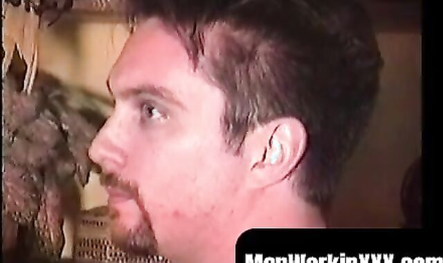 MenWorkinXXX.com - Hot hunk grips his massive long sword for intense solo play