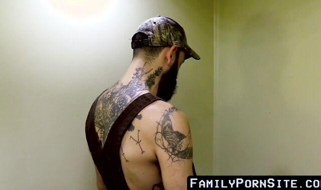 FamilyPornSite.com - Hillbilly's raw dick in delinquent stepson's ass