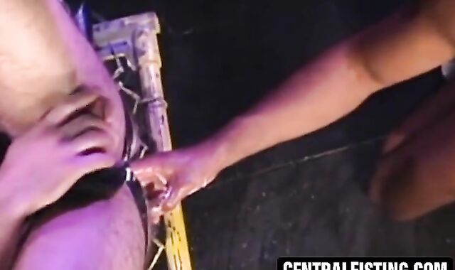 CentralFisting.com - Rik Jammer fisting Brock Devonshire