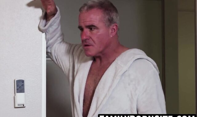 FamilyPornSite.com - Beefy Trent Summers dominates twink Dakota Lovell