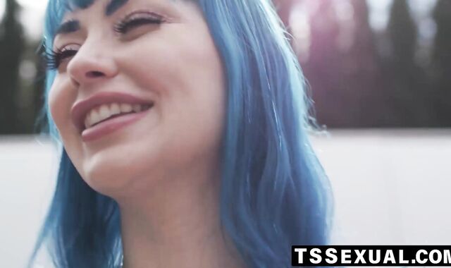 TSSexual.com - Zariah Aura's cock shares MILF Dee Williams's pussy