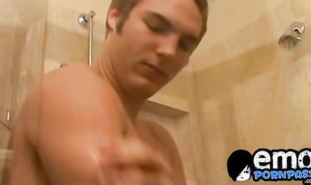 Austin Lucas in sweaty shower foreplay before erotic bareback