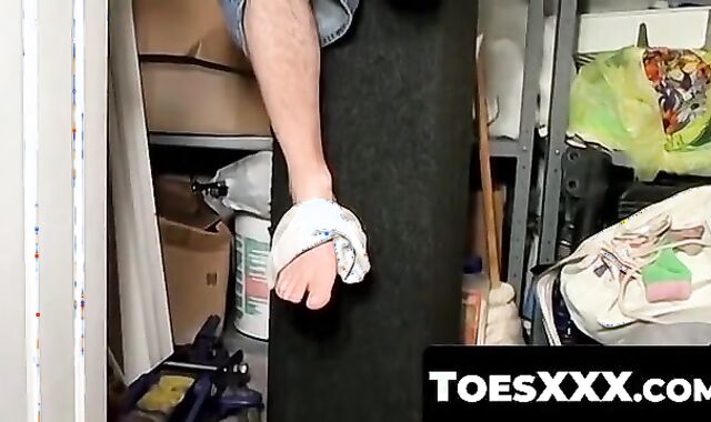 ToesXXX.com - Jocks' side-by-side jerk off with toe-focused climax